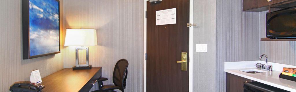 Holiday Inn Express And Suites Calgary By Ihg Kültér fotó