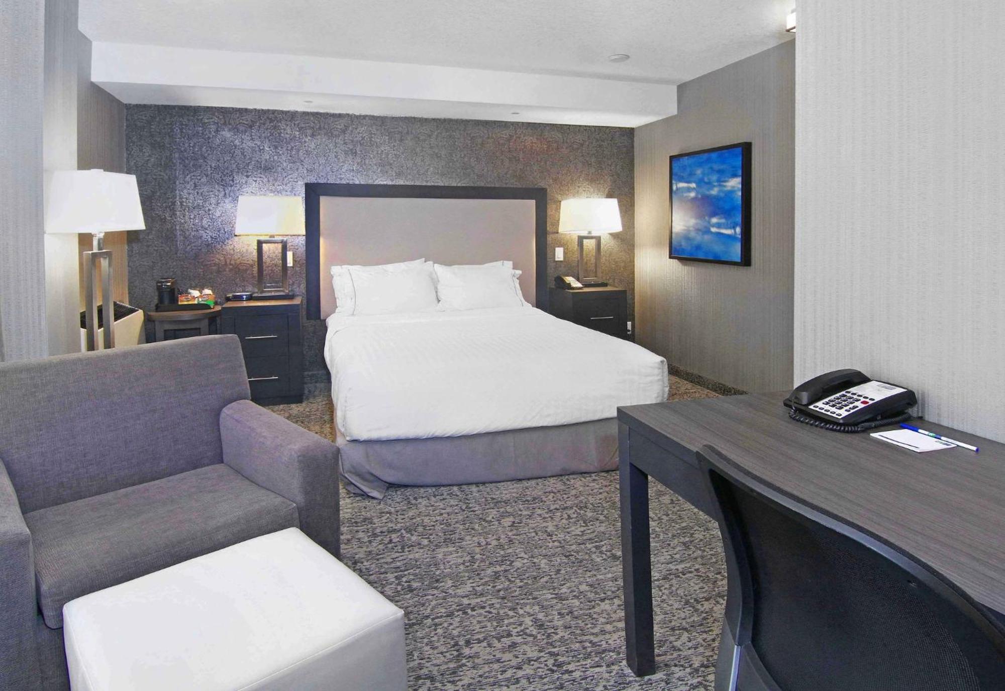 Holiday Inn Express And Suites Calgary By Ihg Kültér fotó