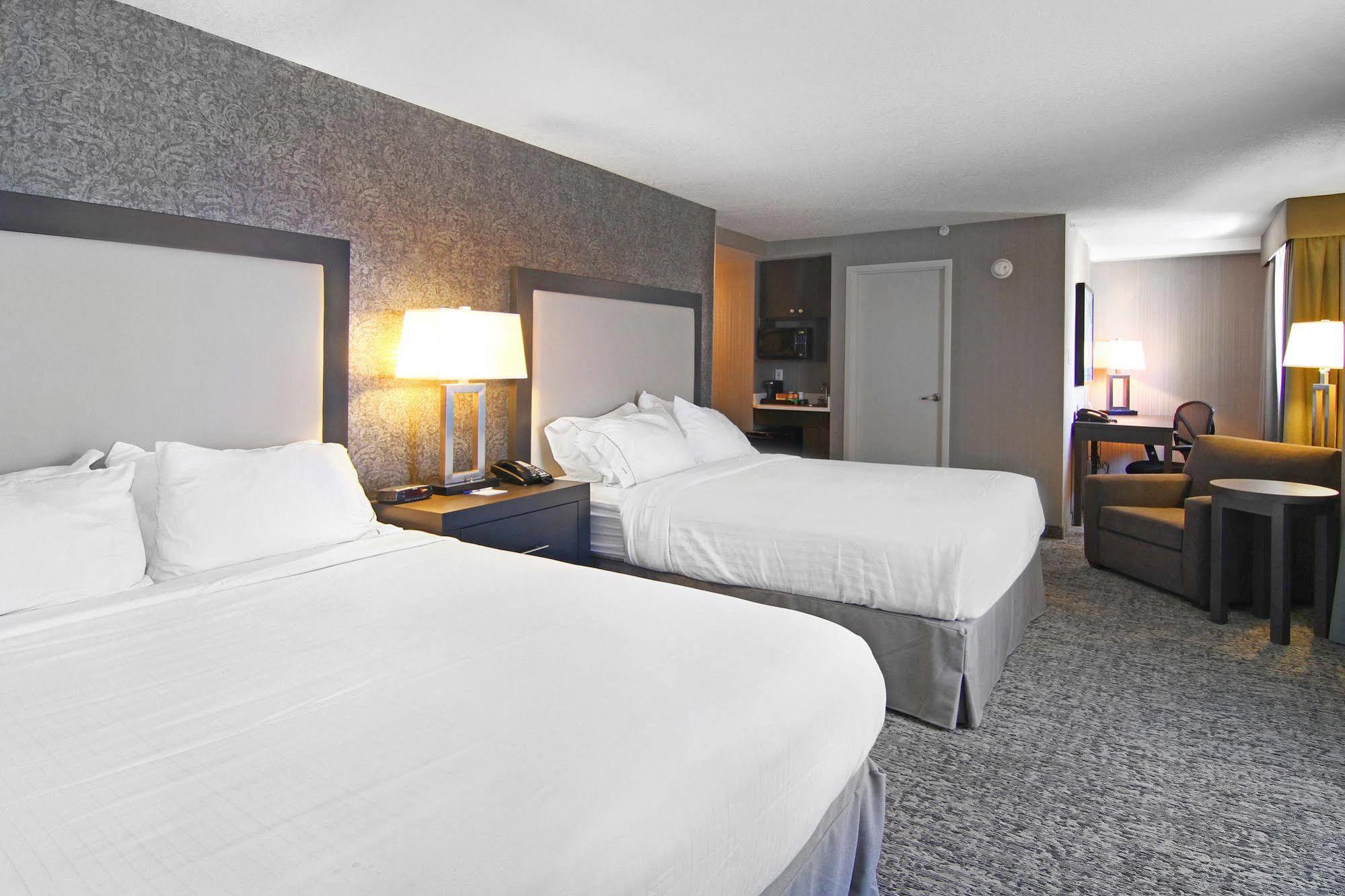 Holiday Inn Express And Suites Calgary By Ihg Kültér fotó