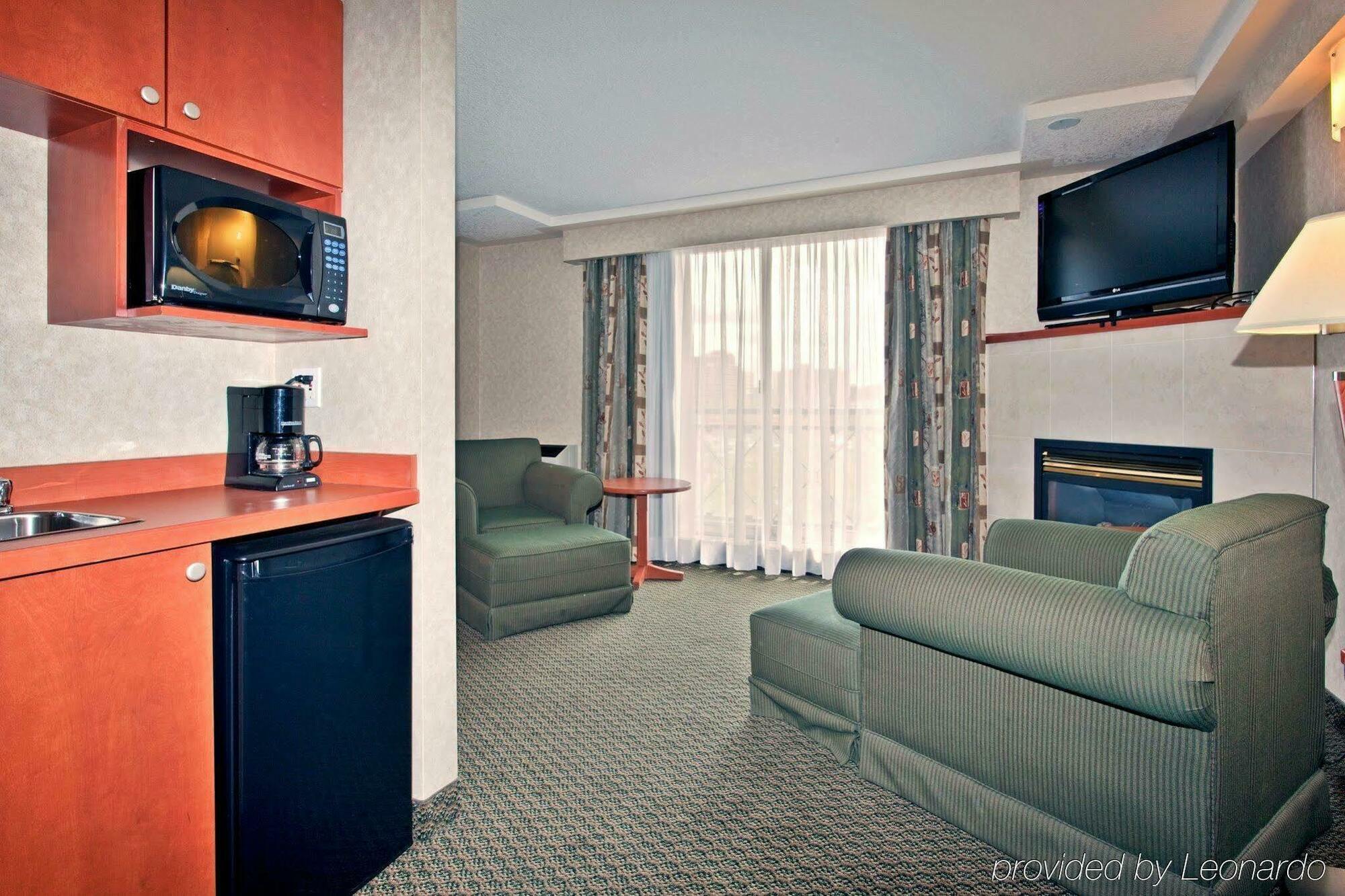 Holiday Inn Express And Suites Calgary By Ihg Kültér fotó